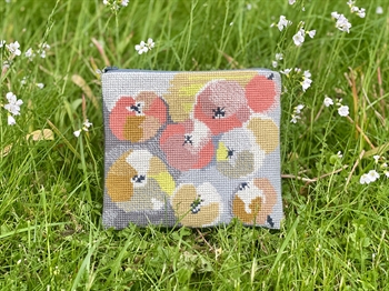 ÆBLER - clutch designet af Grethe Ehs